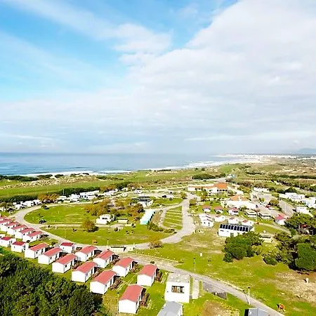 Parque De Campismo Orbitur Rio Alto مكان تخييم 4*